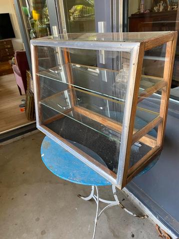 Oude Bakkersvitrine toonbank vitrine beschikbaar voor biedingen