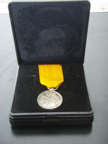 Miniatuur zilveren medaille trouwe dienst beschikbaar voor biedingen