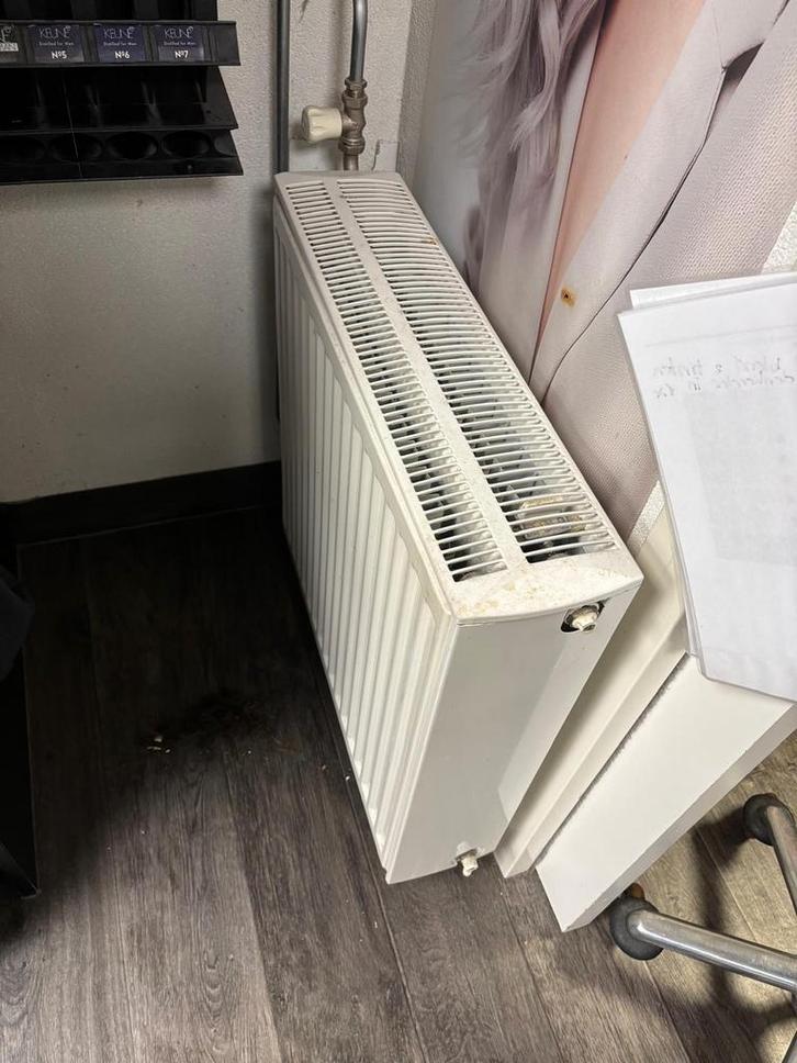 2 stuks Radiatoren, Doe-het-zelf en Verbouw, Verwarming en Radiatoren, Gebruikt, Radiator, 200 tot 500 watt, 30 tot 80 cm, 60 tot 150 cm