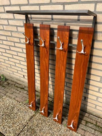 Vintage wandkapstok hoedenplank teak metaal pastoe kapstok beschikbaar voor biedingen
