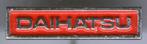 Daihatsu rood op zilverkleurig auto speldje ( A_215 ), Verzamelen, Verzenden, Zo goed als nieuw, Transport, Speldje of Pin