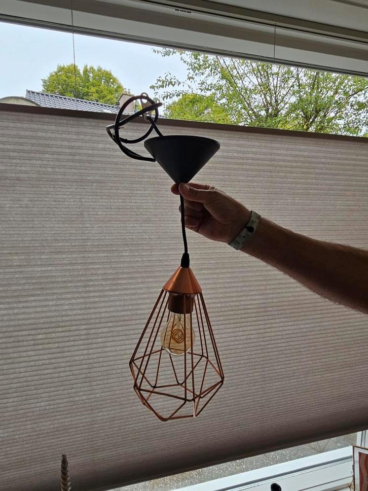 Roze Hanglamp met Geometrisch Design, Huis en Inrichting, Lampen | Hanglampen, Gebruikt, Minder dan 50 cm, Metaal, Ophalen