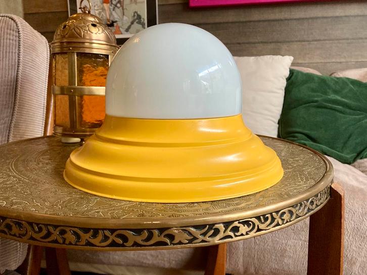Jaren 70 ufo lamp plafondlamp of wandlamp Space Age geel., Huis en Inrichting, Lampen | Plafondlampen, Zo goed als nieuw, Glas