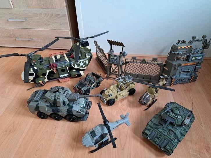 Set leger speelset auto, helikopters, tanks en grote chinook, Kinderen en Baby's, Speelgoed | Overig, Gebruikt, Jongen of Meisje