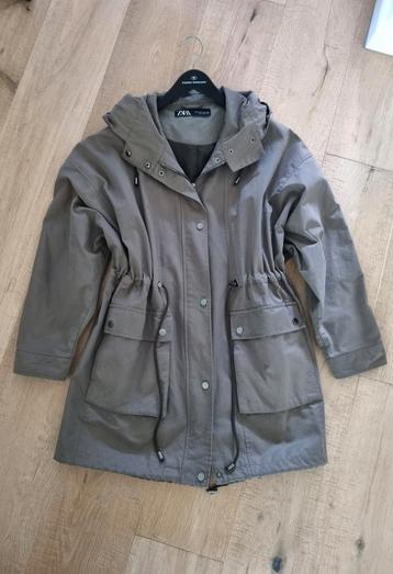 Zara tussenjas / overgangsjas met capuchon size M. beschikbaar voor biedingen