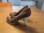 Bruinbeige pumps met roze zool en gave hak in maat 41, Pumps, Ophalen of Verzenden, Zo goed als nieuw, Shoeby