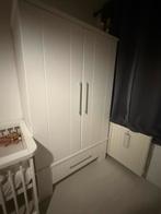 Babykamer, commode en kast. Zwaar goed materiaal., Kinderen en Baby's, Kinderkamer | Complete kinderkamers, Ophalen of Verzenden