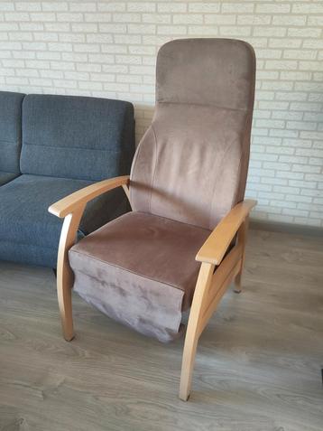Seniorenstoel /relax fauteuil (verstelbare rug en voetsteun) beschikbaar voor biedingen