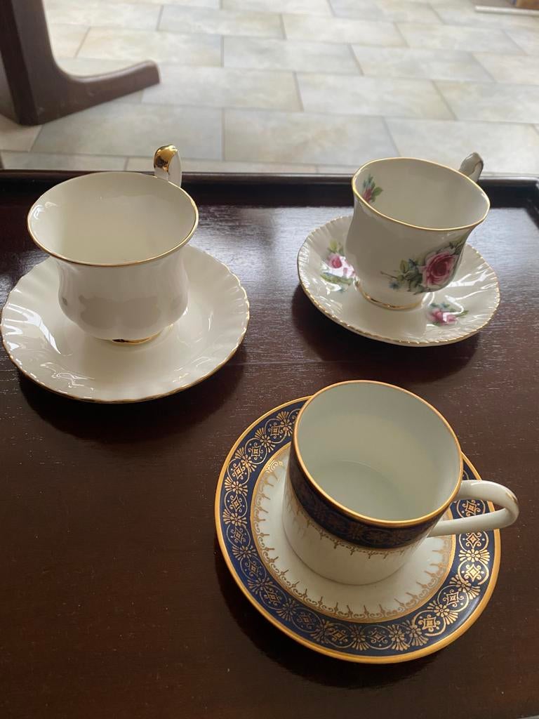 Kop en schotels bloem etc, Ophalen of Verzenden, Zo goed als nieuw, Porselein, Kop en/of schotel