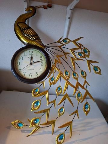 PAUWEN KLOK beschikbaar voor biedingen