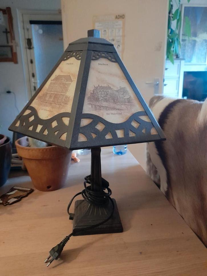 Tafellamp met 6 afbeeldingen oud drachten, Antiek en Kunst, Antiek | Lampen, Ophalen of Verzenden