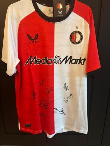 Feyenoord shirt gesigneerd selectie beschikbaar voor biedingen
