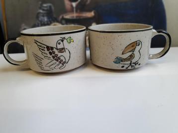 Vintage Aardewerk grote kommen met vogel design beschikbaar voor biedingen