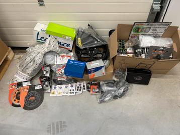 Partij nieuwe motorfiets en scooter onderdelen/accessoires beschikbaar voor biedingen