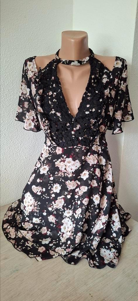 Feestelijke jurk Boohoo maat 38.
Zwart met bloemenpatroon, Kleding | Dames, Jurken, Zo goed als nieuw, Maat 38/40 (M), Zwart, Boven de knie