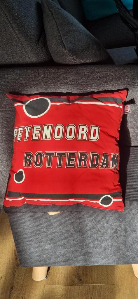 Feyenoord Kussen - Rood/Wit, Huis en Inrichting, Woonaccessoires | Kussens, Zo goed als nieuw, Rood, Vierkant, Ophalen of Verzenden
