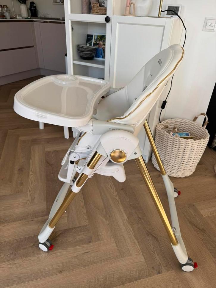 Peg Perego Follow Me kinderstoel ZGAN, Kinderen en Baby's, Kinderstoelen, Zo goed als nieuw, Meegroeistoel, Aanschuifbaar, Afneembaar eetblad