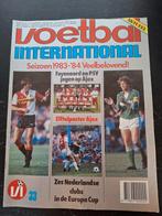 VI Seizoensgids seizoen 1983/84 (+ poster Ajax), Ophalen of Verzenden, Zo goed als nieuw, Ajax, Poster, Plaatje of Sticker