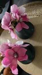 2 intratuin vaasjes blauw inclusief bloemen roze, Ophalen, Zo goed als nieuw