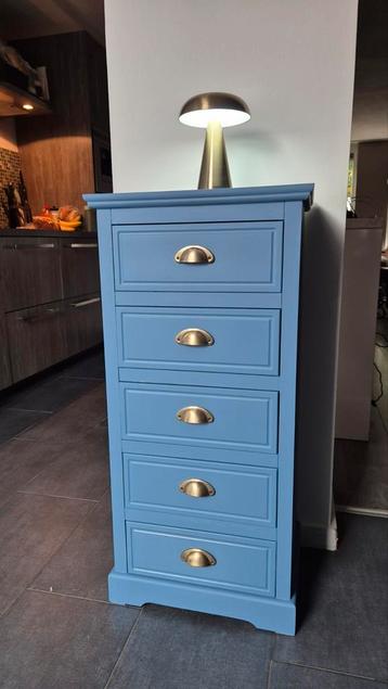 Blauw ladekastje met 5 laden beschikbaar voor biedingen