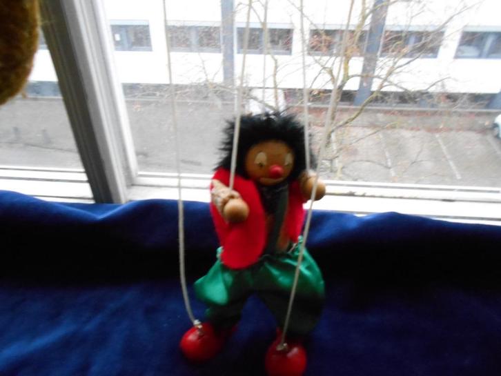 Vrolijke marionettenpop met zwart haar, clown, nu 4,50., Verzamelen, Poppen, Nieuw, Pop, Ophalen of Verzenden