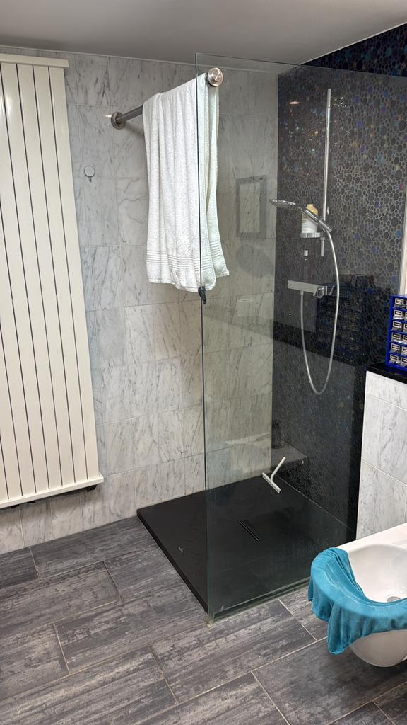 Gratis, douche, douchebak, douchewand, Huis en Inrichting, Badkamer | Complete badkamers, Gebruikt, Ophalen
