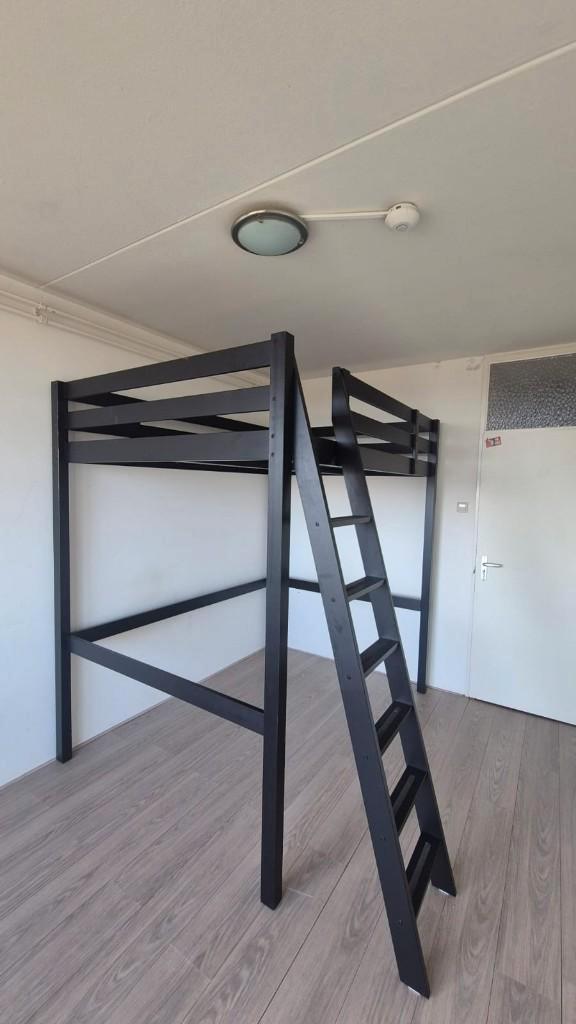 Bunkbed for two people, Huis en Inrichting, Slaapkamer | Bedden, Zo goed als nieuw, Tweepersoons, 140 cm, 200 cm, Hout, Zwart