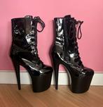 Lak Pleasers hakken, Kleding | Dames, Schoenen, Ophalen of Verzenden, Zo goed als nieuw, Zwart