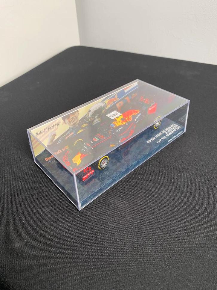 Minichamps 1:43 Verstappen RB12 Spanish GP 2016, Hobby en Vrije tijd, Modelauto's | 1:43, Zo goed als nieuw, Auto, MiniChamps