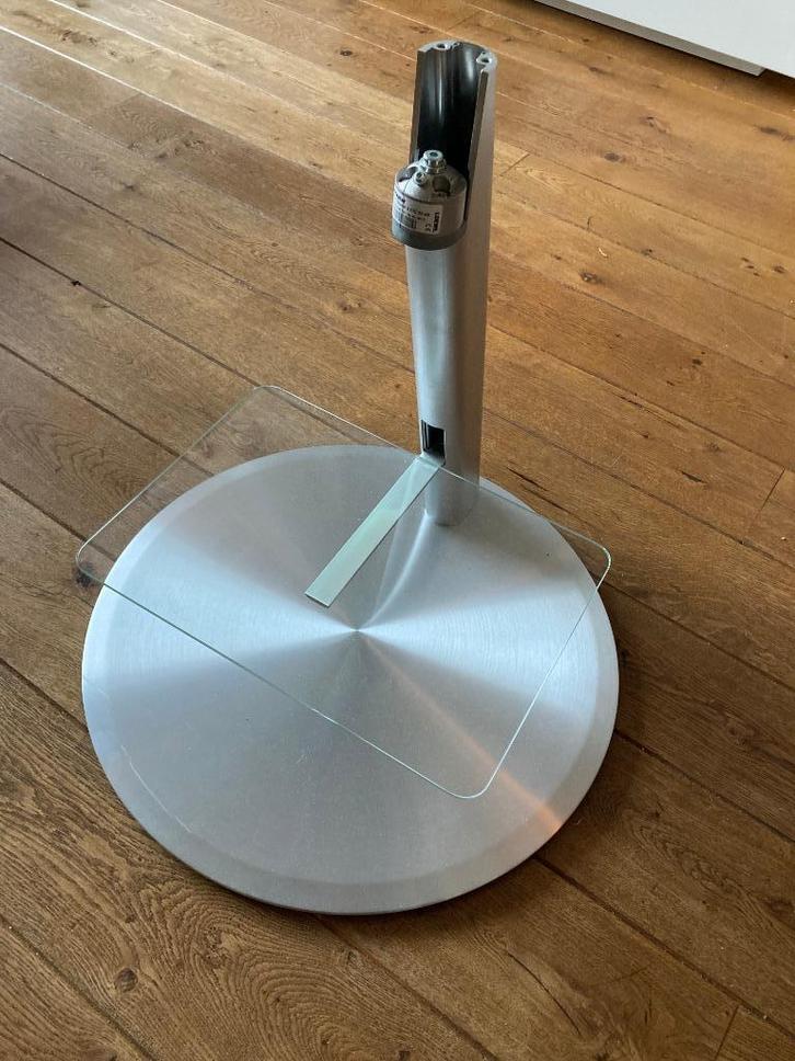 Moet weg: Loewe televisie voet / televisie steun, Audio, Tv en Foto, Televisiebeugels, Gebruikt, Ophalen