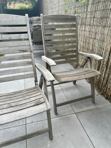 6 teakhouten stoelen met kussens beschikbaar voor biedingen