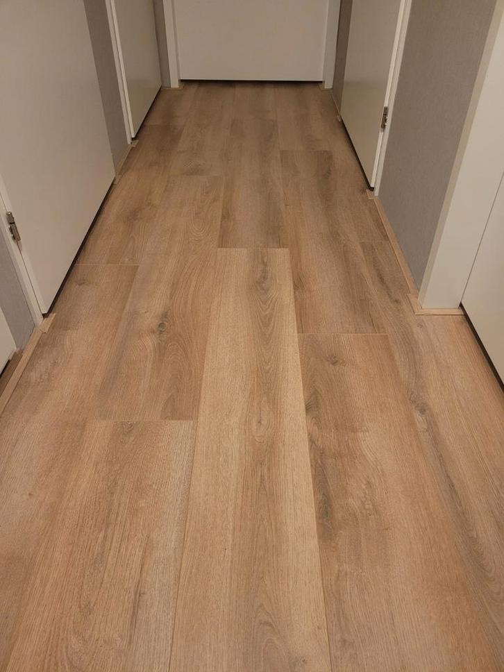 Laminaatvloer brede planken met ondervloer +/- 65m², Huis en Inrichting, Stoffering | Vloerbedekking, Zo goed als nieuw, Laminaat