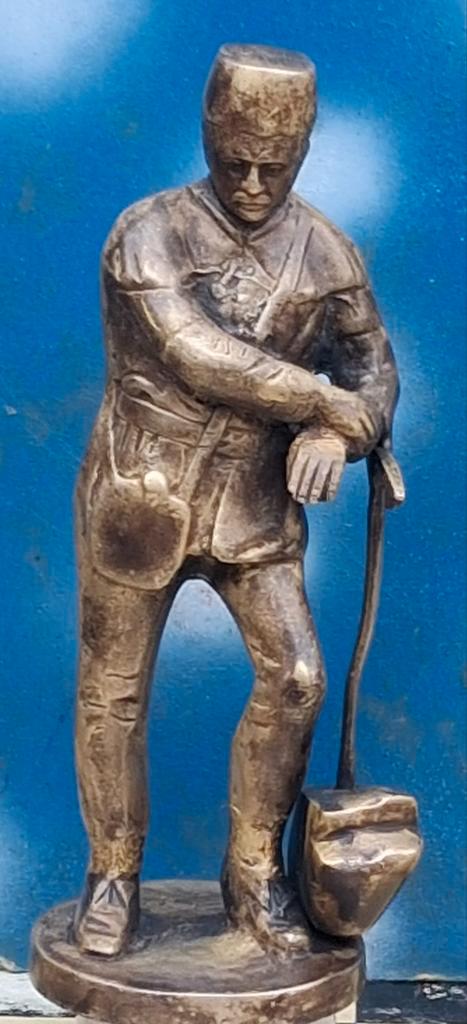 Mijnwerker. Franz Bergmann (1881-1936). Brons. 23 cm., Verzamelen, Beelden en Beeldjes, Zo goed als nieuw, Mens, Ophalen