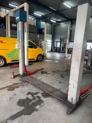 Zippo 2 Kolom Hefbrug 2500kg - Bouwjaar 1990 beschikbaar voor biedingen