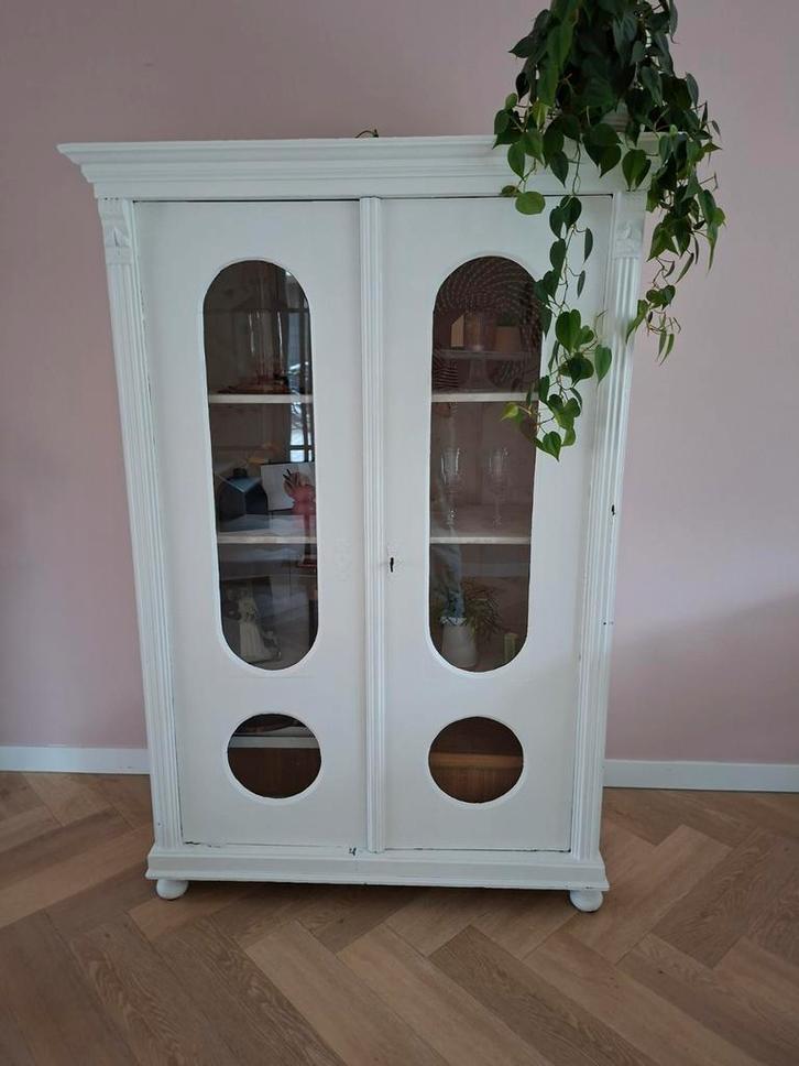 Vitrinekast met ronde glazen, Huis en Inrichting, Kasten | Boekenkasten, Ophalen