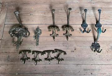 Diverse messing wandhaken, groter en kleiner beschikbaar voor biedingen