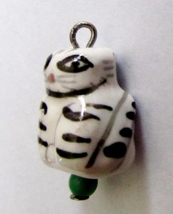 Luxe vintage porseleinen Lucky Cat ketting hanger beschikbaar voor biedingen
