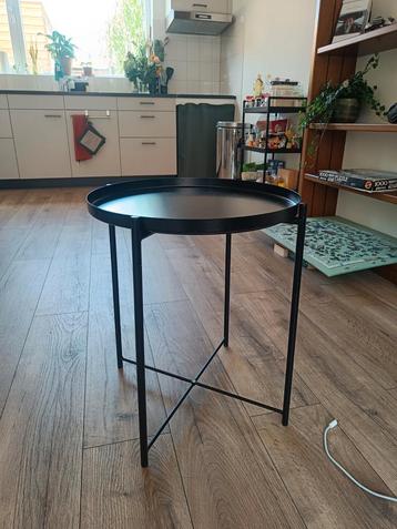 Kleine side table  beschikbaar voor biedingen