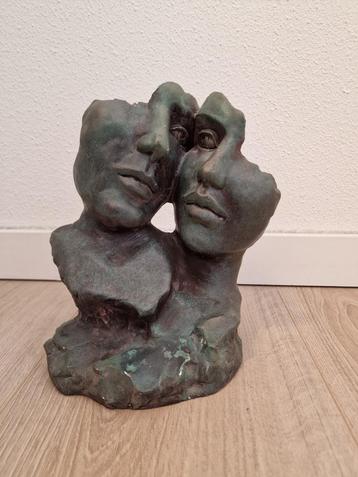 Kunst - beeld van 2 hoofden van steen - bronslook - KAR beschikbaar voor biedingen