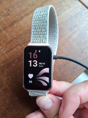 Samsung Galaxy Fit3 rose beschikbaar voor biedingen