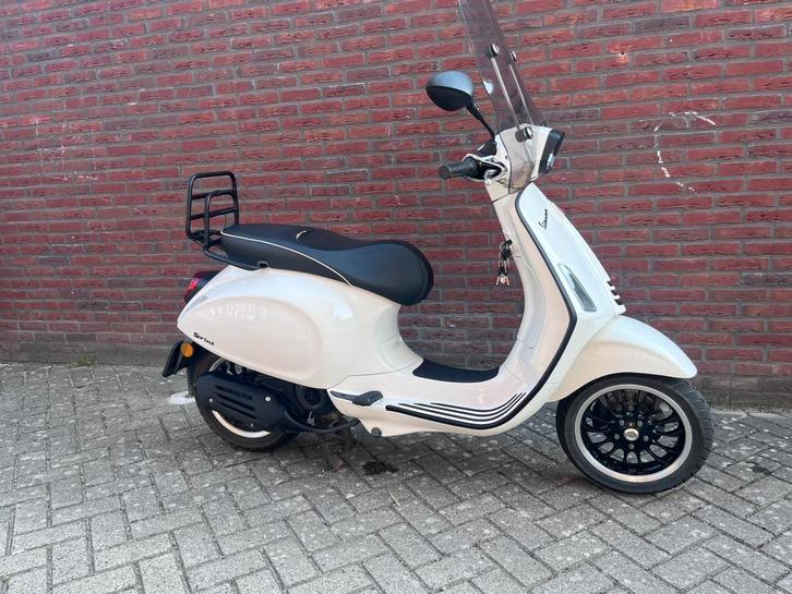 Vespa sprint white, Fietsen en Brommers, Scooters | Vespa, Gebruikt, Overige modellen, Benzine, Ophalen