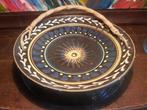 Schaal: Spaans met rieten hengsel, Porselein of Keramiek, Rond, Ophalen of Verzenden, Zo goed als nieuw