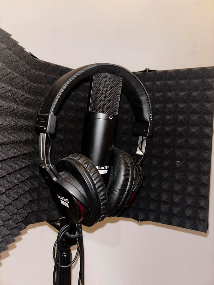 Focusrite Solo Studio 3RD GEN + Mic Stand, Computers en Software, Headsets, Zo goed als nieuw, Ophalen of Verzenden