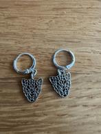 Zilverkleurige oorbellen panter, Sieraden, Tassen en Uiterlijk, Oorbellen, Overige materialen, Hangers, Ophalen of Verzenden, Zo goed als nieuw
