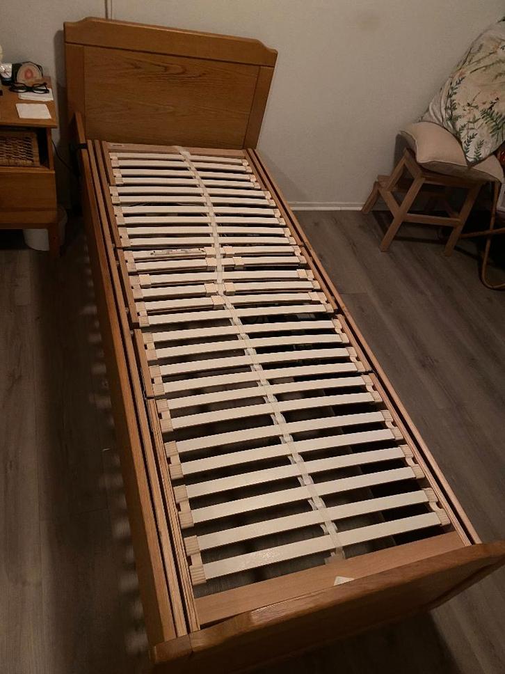 Eenpersoonsbed 80x200 met elektrisch verstelbare lattenbodem, Huis en Inrichting, Slaapkamer | Bedden, Gebruikt, Eenpersoons, 80 cm
