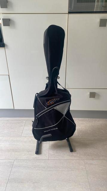 Mooie Gitaar beschikbaar voor biedingen