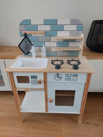Speelkeukentje beschikbaar voor biedingen
