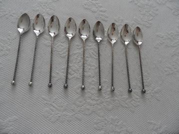 Diverse verzilverde bestekdelen van AH met gedraaide steel beschikbaar voor biedingen
