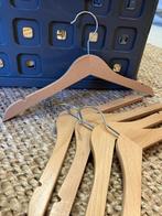 150 houten kinder hangers, Ophalen, Zo goed als nieuw, Hout