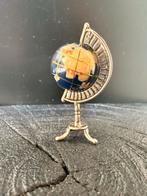 Zilveren miniatuur: wereldbol lapis lazuli en drievoet, Verzenden, Zilver